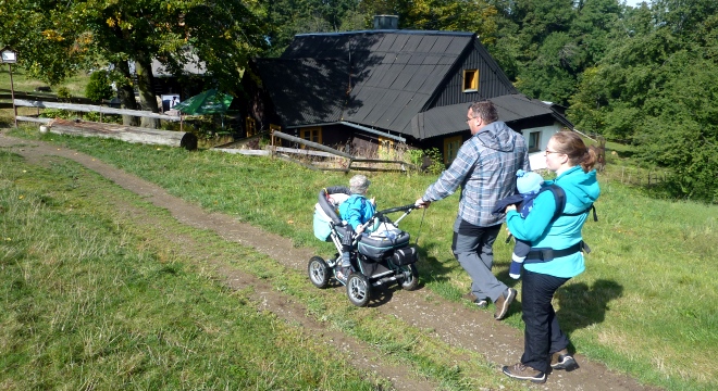 Ke Zbujovi s kočárkem